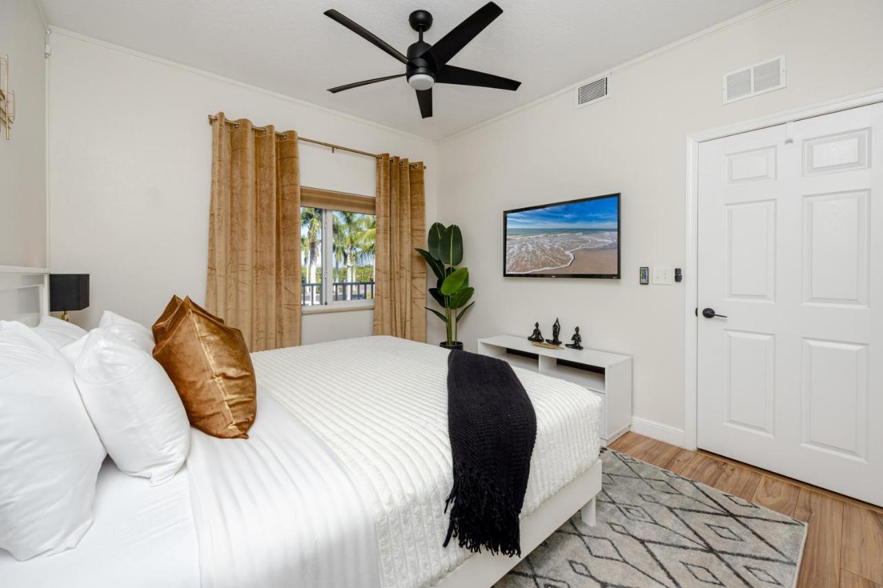Elegant Waterfront Place For Two/Boca Ciega Resort Sint-Petersburg Buitenkant foto